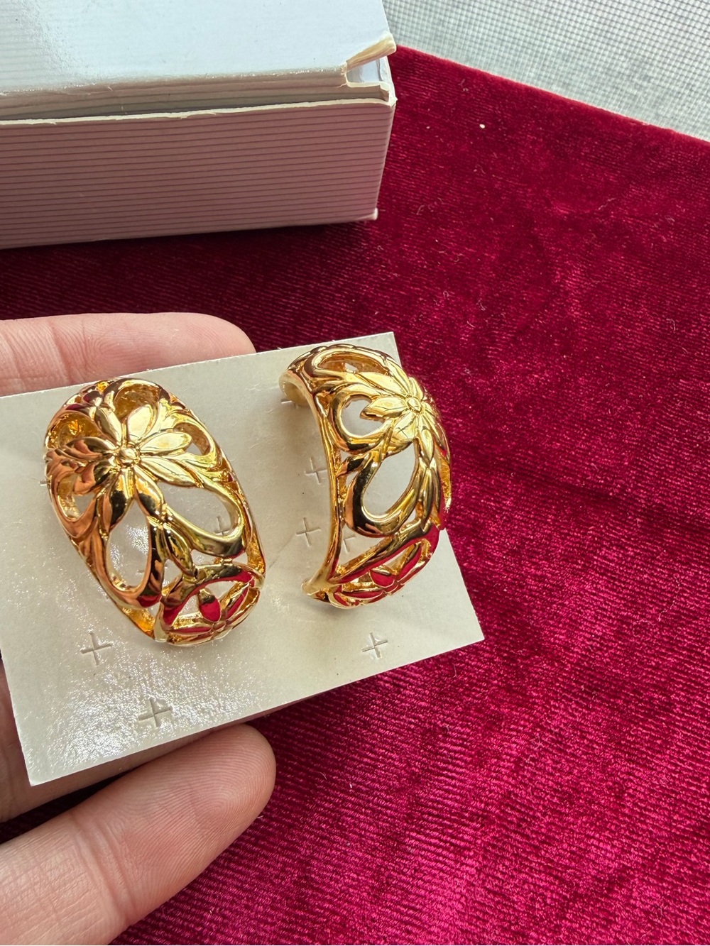 Vintage Avon Summer Garden Floral Gold-Plated Earrings